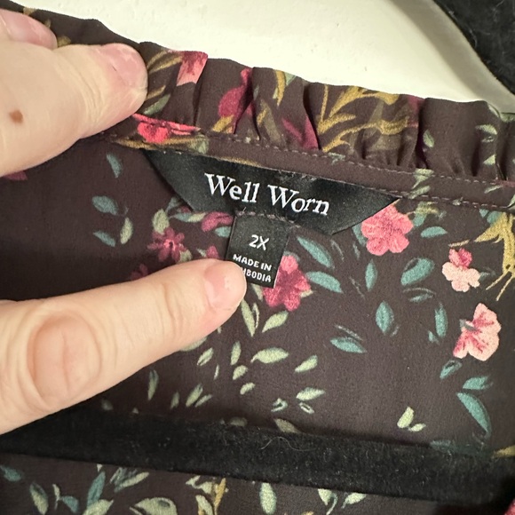 Well Worn 2x black floral pattern top button front - Picture 5 of 5